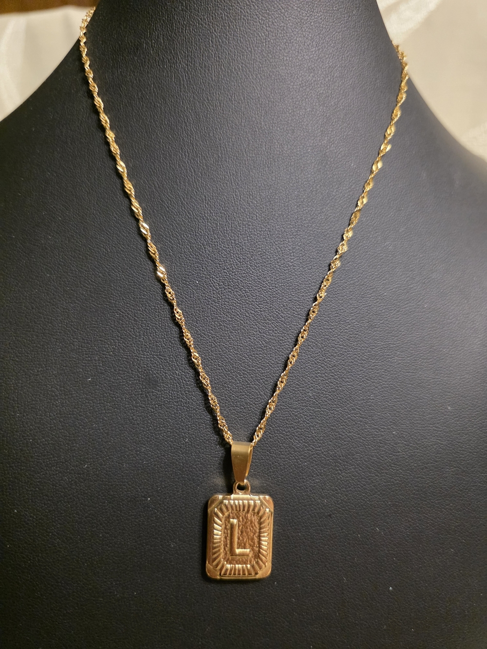#849 Plunder Gold-tone 'L' Pendant Necklace